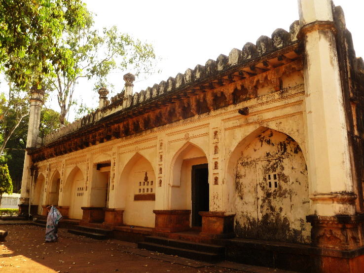 9. Safa Masjid